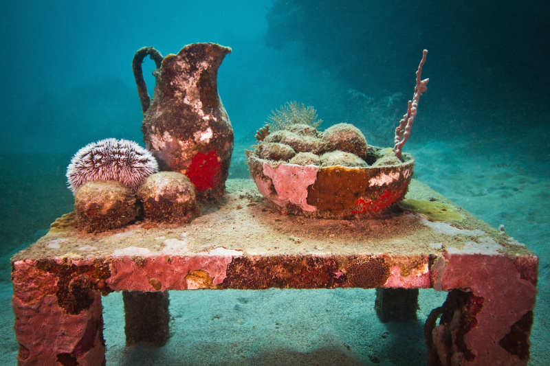 Illustration for article titled The Astonishing Treasures of Underwater Art Galleries